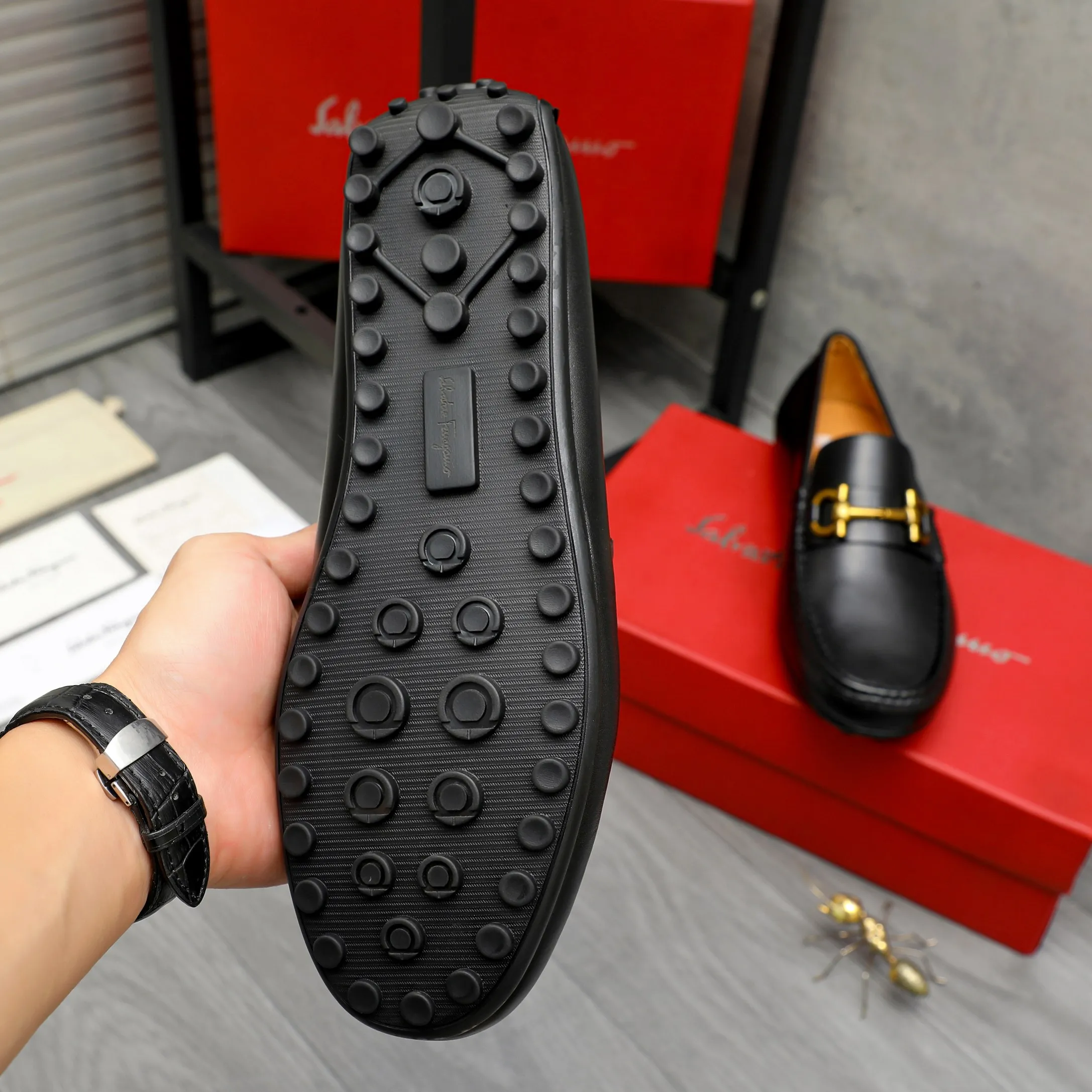 Men's shoes 💰400 Product trademark: Ferragamo "Ferragamo" business slip-on shoes Regular size: 38-45 (45 is custom-made and non-returnable) Product materials: Selected high-quality cowhide upper, pigskin lining, rubber bean outsole